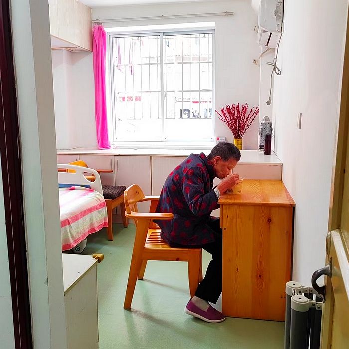 劳动街敬老院舒适温馨的房间